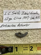 L C Smith Ideal Grade, Featherweight, 12ga, late 40's: Extractor Activator
