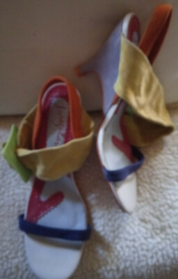 IRREGULAR CHOICE Sandalen mit feinem Keilabsatz Gr. 38 ( UK 5 ) NEU mehrfarbig