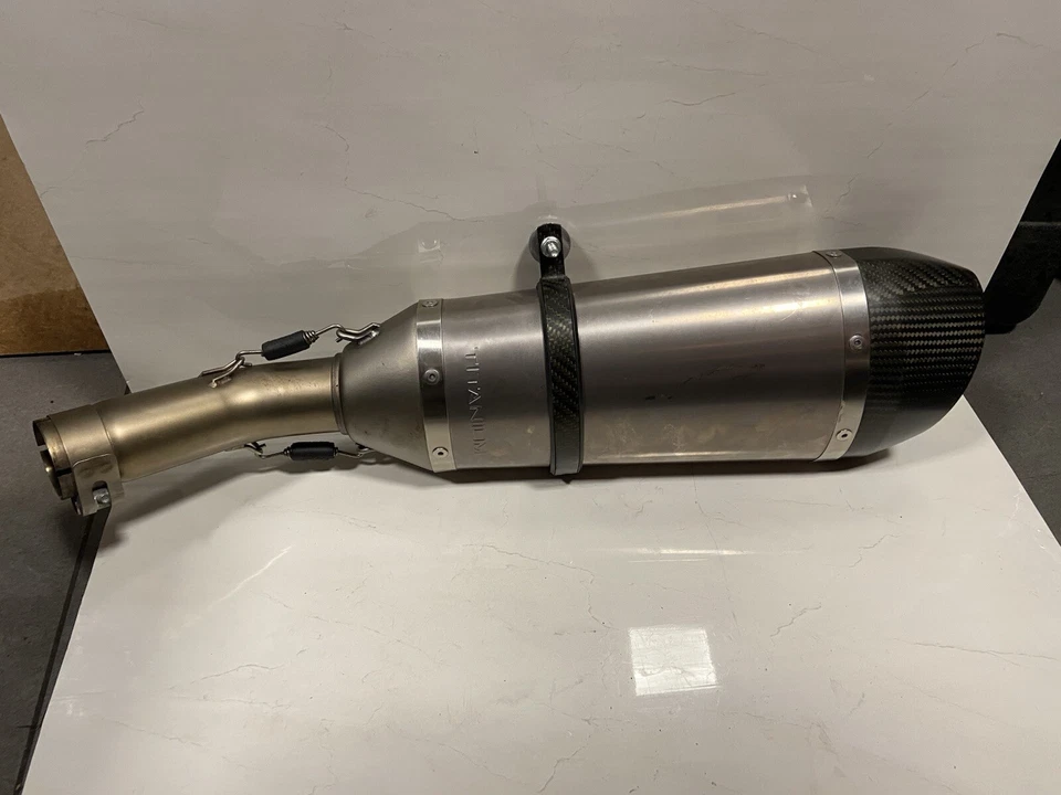 Silenciador de lata GSXR 600 Leo Vince Titanium Slip On End  Foto 2 de 4