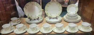 Vintage Hand Decorated Daisy 36 Pc Dish Set Made In California Vintage Hand Decorated Daisy 36 Pc Dish Set Made In California