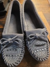 Minnetonka Gray Slipper Loafers Gently Used No Wear Silver Accent Size6