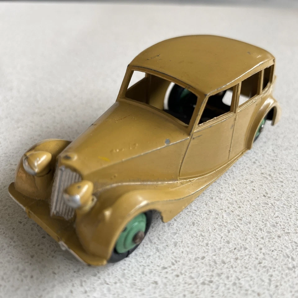 Dinky Toys 151 Triumph 1800 Saloon Near Mint Original Vintage Piece - Image 4 of 4