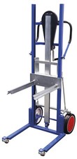 Materialheber 575x845x1545 mm mit Gabelzinken und Vollgummibereifung enzianblau