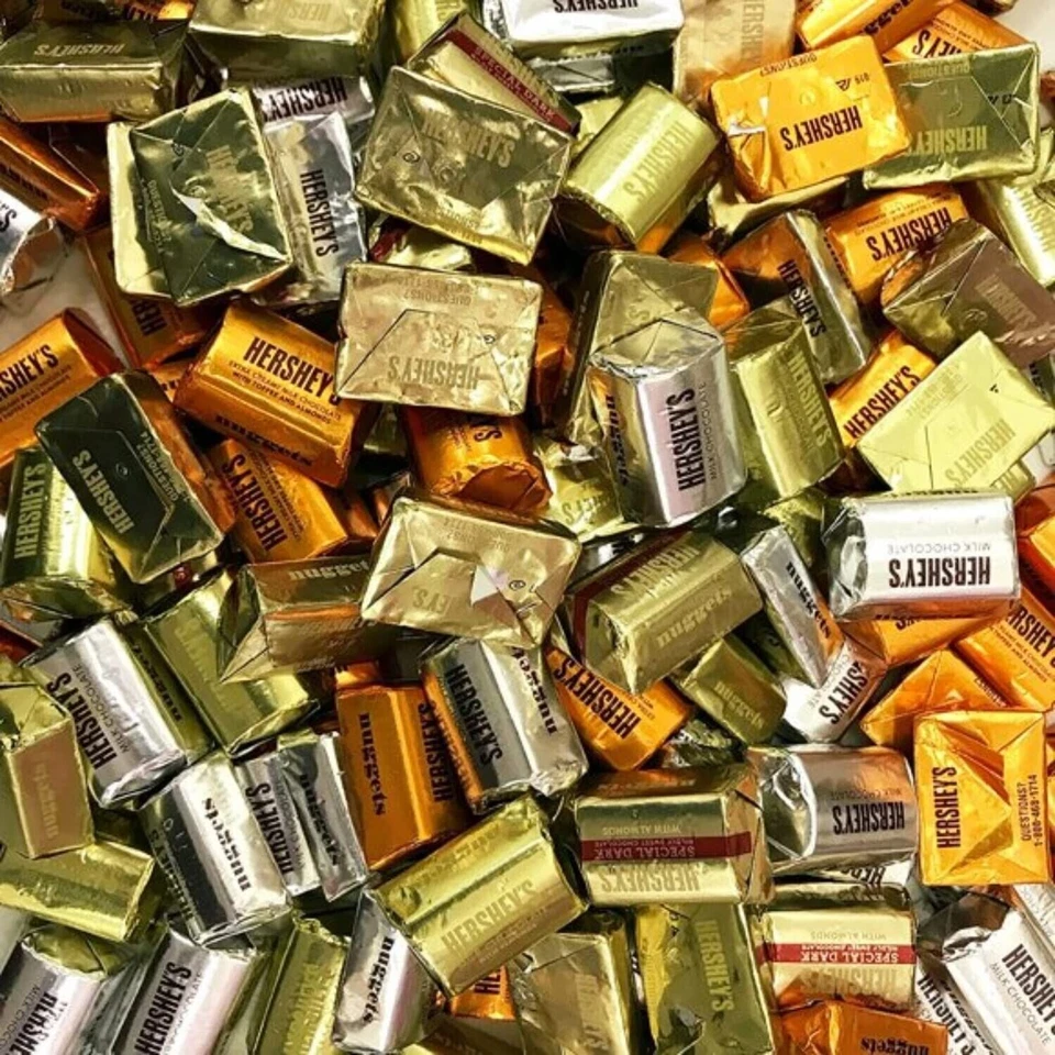 HERSHEY'S NUGGETS SURTIDO Envoltura de caramelo de chocolate con leche a granel 1 libra Foto 3 de 4