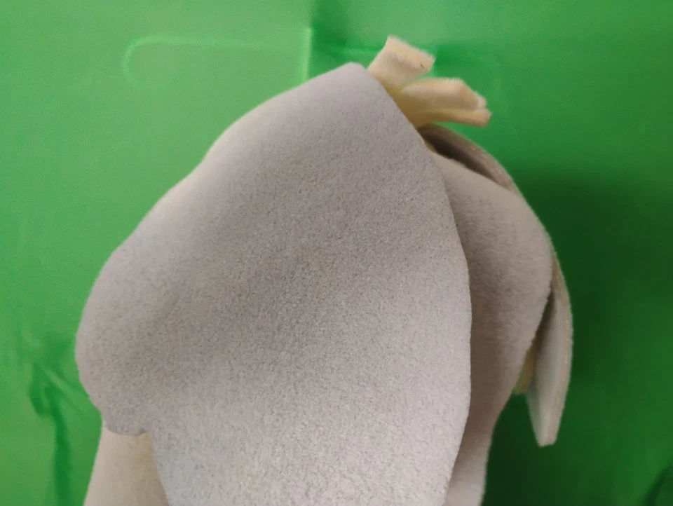 Marioneta de elefante verde inspirada en la medida Baby Einstein Foto 3 de 4