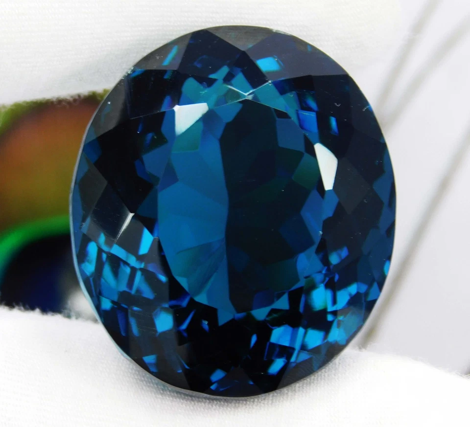 Piedra preciosa de corte ovalado granate tsavorita azul natural Kenia natural de 121,20 quilates certificada Foto 4 de 4