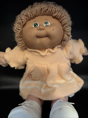 Vintage 1985 Coleco Cabbage Signed. One Dimple. Original Clothing. No Birth Cert