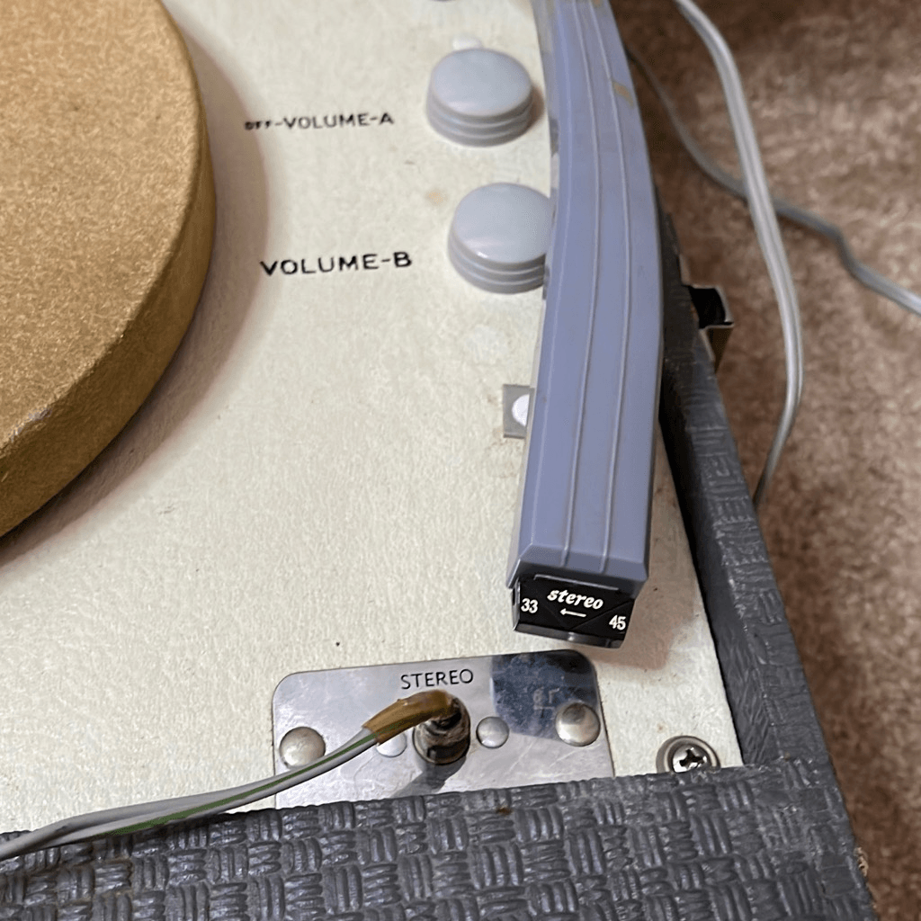 Columbia Stereophonic Suitcase Record Player Turntable Model C1004