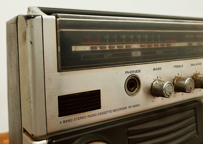 VTG Toshiba BomBeat16 Boombox Stereo Radio Cassette Recorder