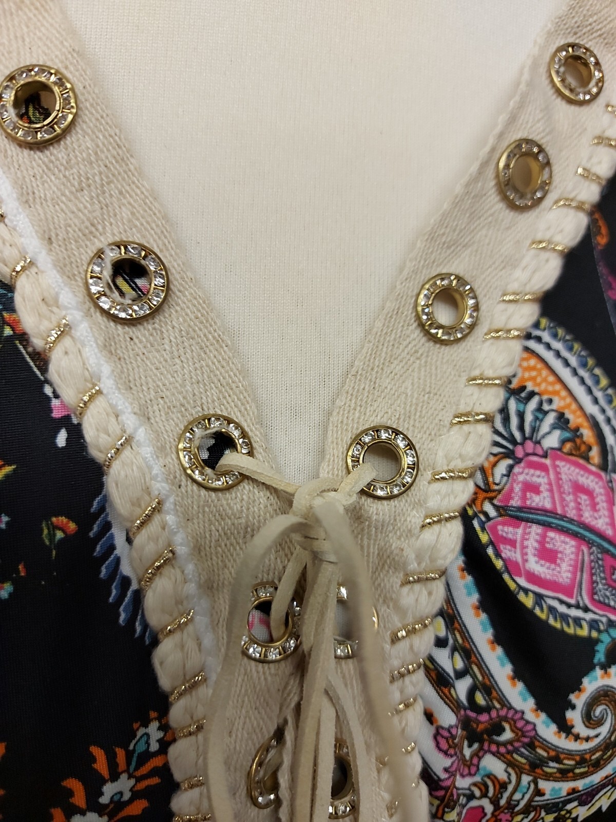 Black Multi Floral Pattern Cold Shoulder Half Sle… - image 2