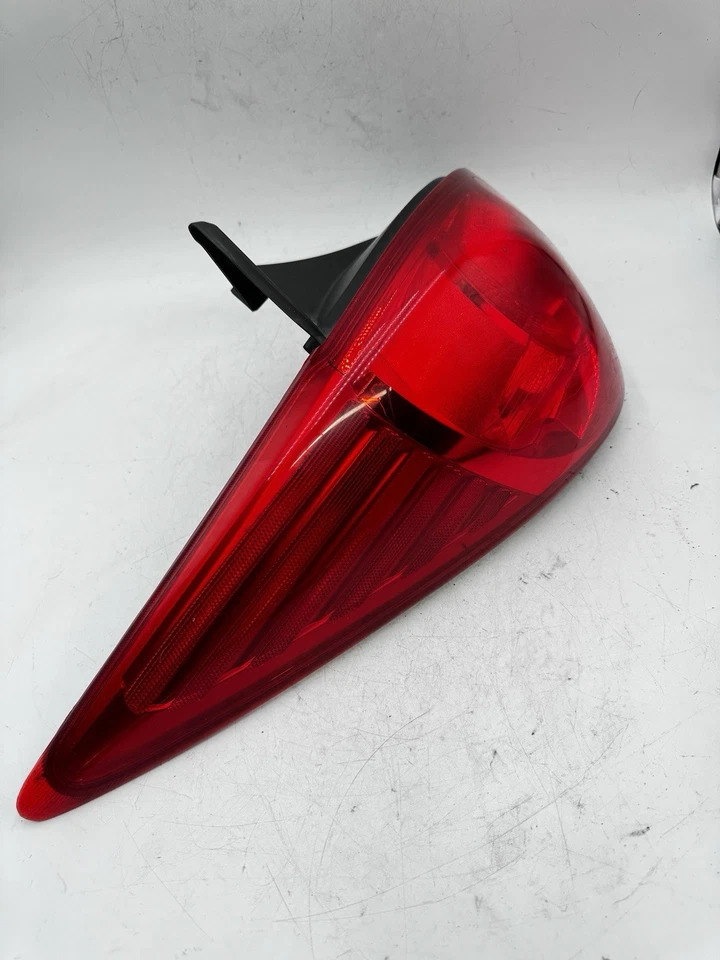 2007-2012 Nissan Versa Hatchback Tail Light Driver Left Side Rear Tail Lamp OEM - Image 3 of 4