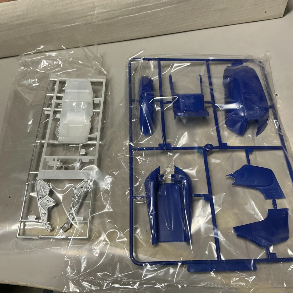 Modellino HONDA CB 750 F - Nitto 1/8 Tk. 1779 - NUOVO Kit Da Montare Vintage - Immagine 4 di 4