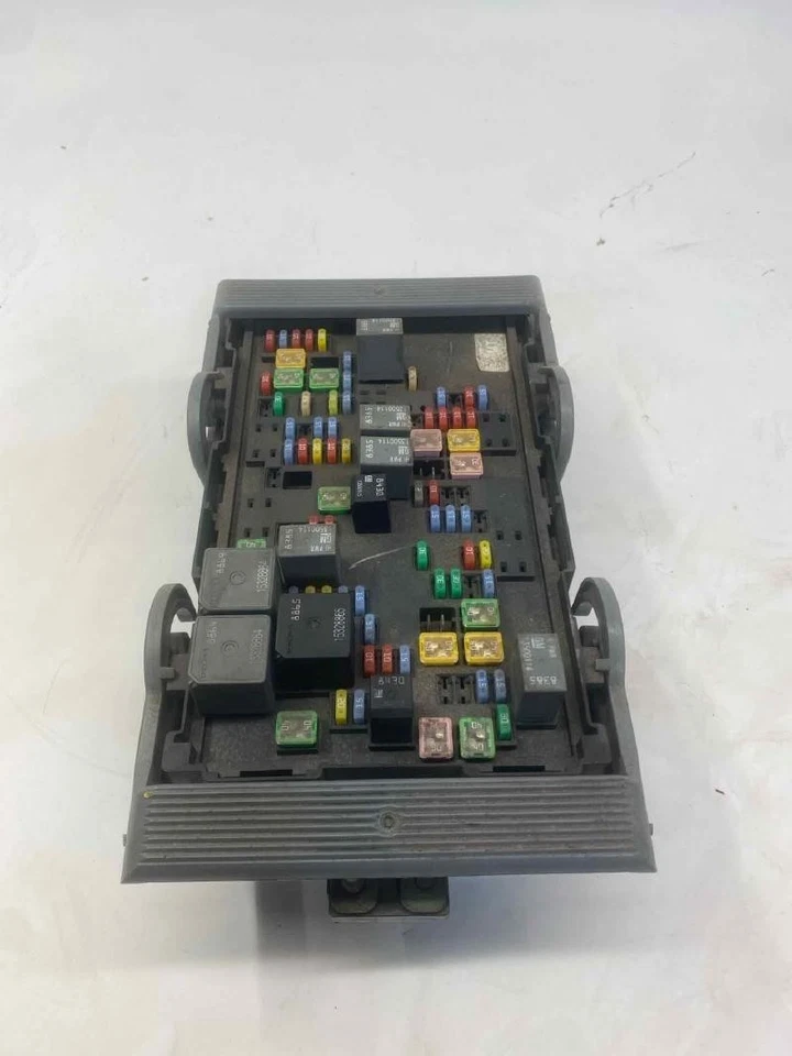 2007-2009 Chevy Suburban 1500 Engine Fuse Box Module Factory OEM - Imagem 2 de 4