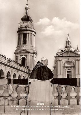 LORETO - S.S. GIOVANNI XXIII° BENEDICE LA FOLLA   - 4 ottobre 1962