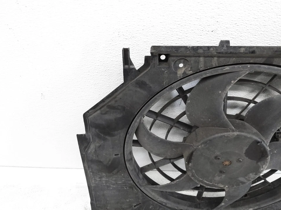 Motor y cubierta ventilador radiador BMW 325XI 2001-2005 17-11-7-561-757 *Manual Foto 2 de 4