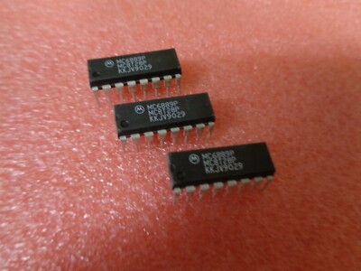 2x MC6889P MC8T28P ORIGINAL MOTOROLA Motorola QUAD Bus Transceiver Chip. DIP16