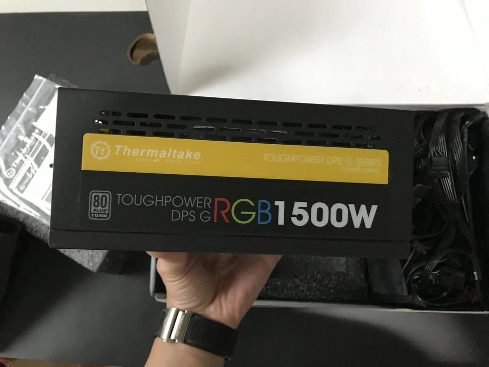 Thermaltake RGB 1500W Fully Modular Titanium - Image 4 of 4