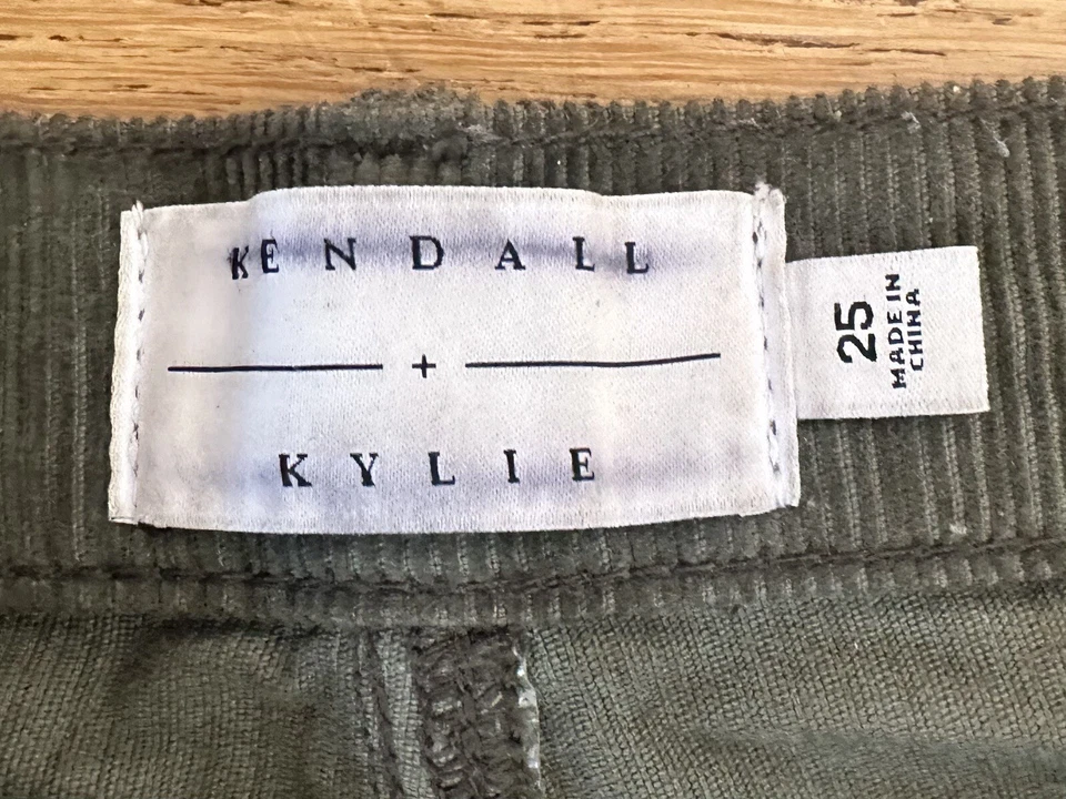 Pantalones Cortos Kendall & Kylie Mujer Talla 25 Color Verde Pana Corte Tiro Alto Foto 2 de 4
