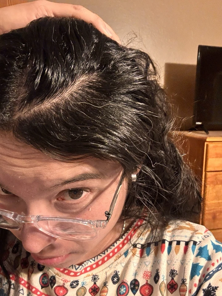 Chelsea and Theodore women’s tan knit v-neck sweater with a relaxed fit size XL - Image 3 of 4