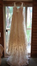 Ivory Lace A-Line Sleeveless Sweetheart Full-Length Wedding Dress