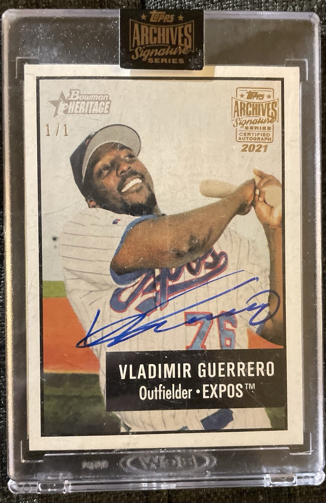 2021 Topps Archives Signature Series Vladimir Guerrero #70 1/1 On Card Auto view 1