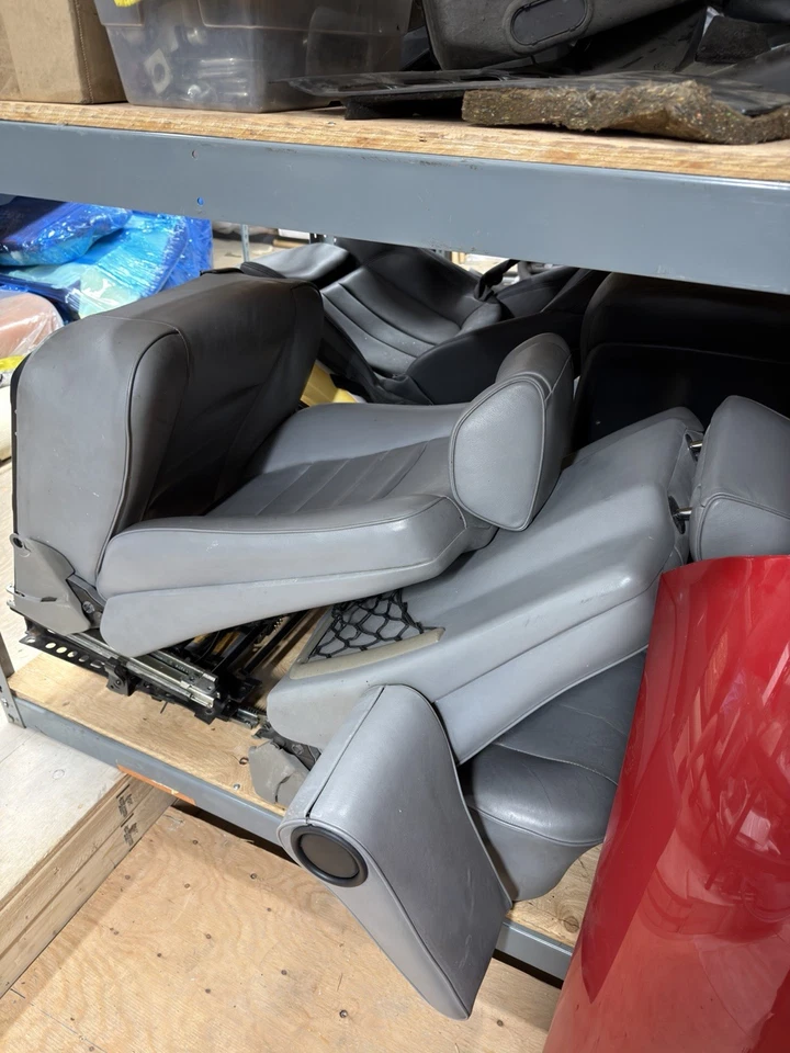 87 asientos Mercedes-Benz 500SEC (negro, gris, beige) Foto 4 de 4