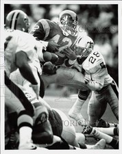 1988 Press Photo Los Angeles Rams Football Running Back Greg Bell Against Saints