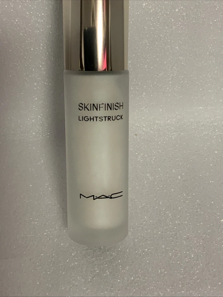 Mac cosmetics Skinfinish Lightstruck Liquid Highlighter | Glacial - Image 3 of 4