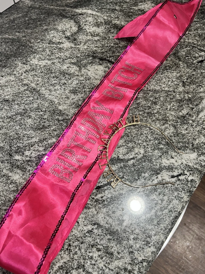 Faja y diadema de perra de cumpleaños Foto 2 de 2