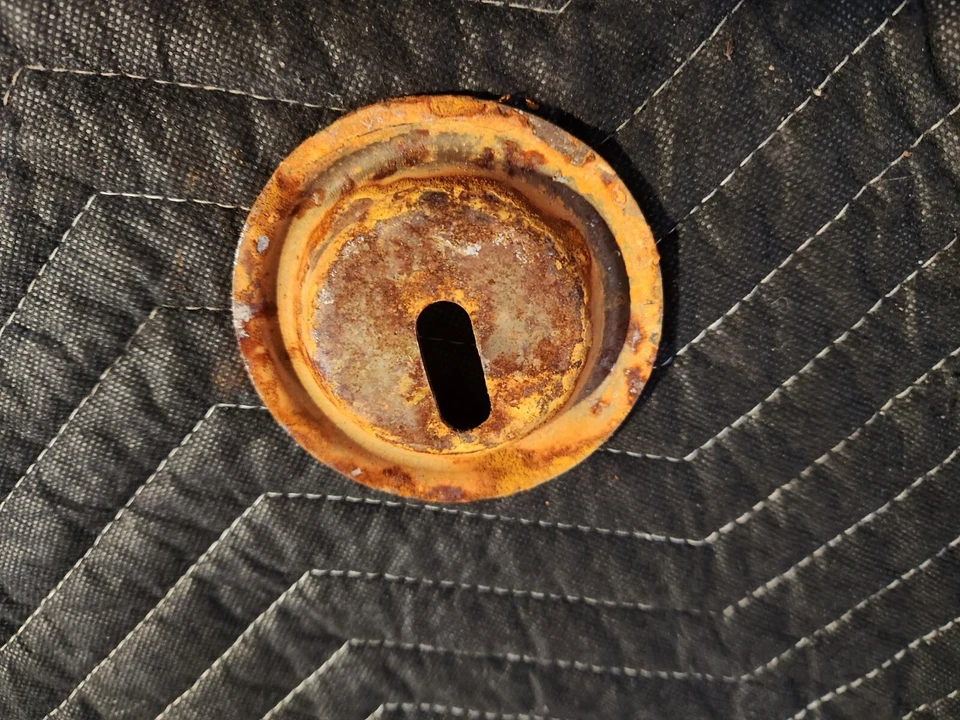 Neumático de repuesto OEM Porsche 924s 944 951 ahorro de espacio herrajes OEM con óxido superficial Foto 4 de 4