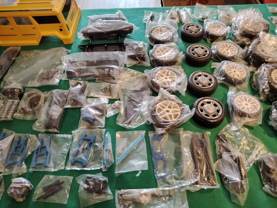 HUMMER H2 HOBBY WORK 1/8 FUORISTRADA DA ASSEMBLARE RARE - Immagine 2 di 4