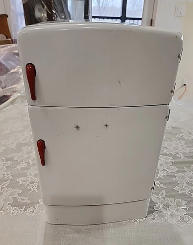 Vintage Wolverine Toy Co. 14” Tin Refrigerator Lithograph Metal Children Toy