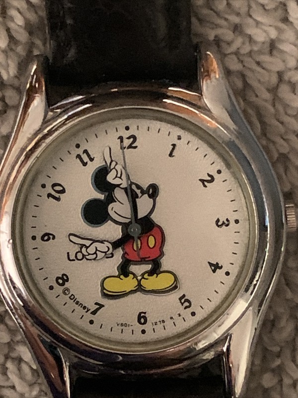 #492-V501-6R00  Mickey Mouse Watch