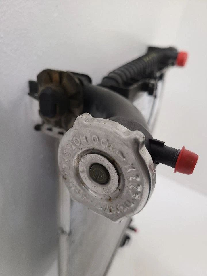 2015 JEEP GRAND CHEROKEE  Radiator  Foto 3 de 4