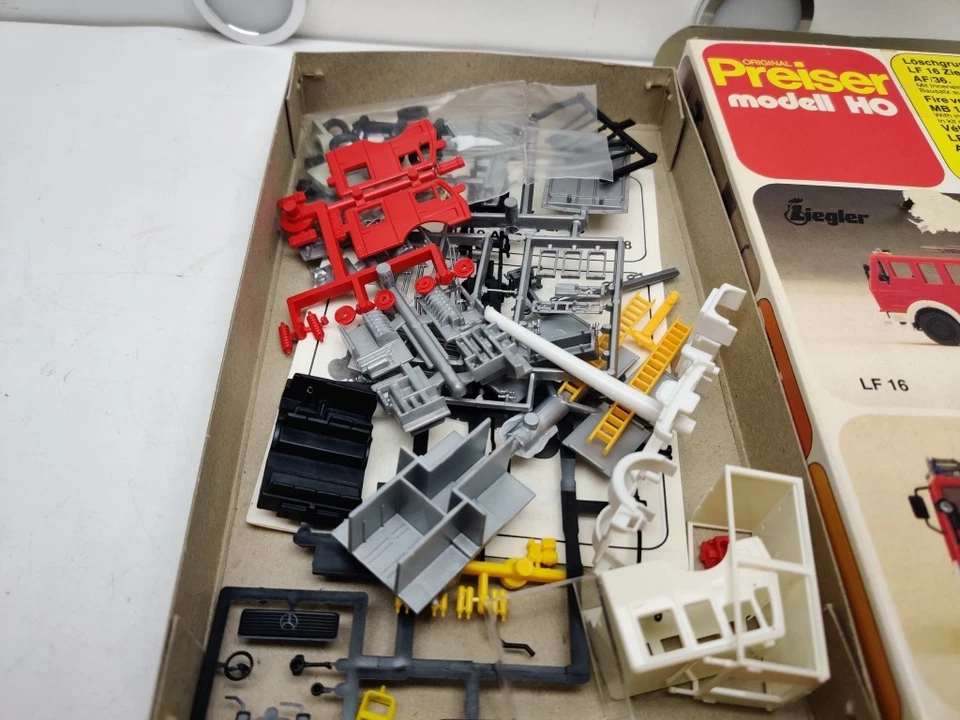 Preiser H0 / 1:87 / 1128 Löschgruppenfahrzeug LF 16 Ziegler / Feuerwehr / Bausat - Bild 4 von 4