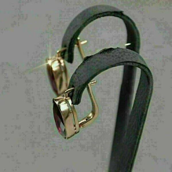 Pendientes de aro Heggie de granate rojo natural corte ovalado de 4,00 quilates enchapados en oro amarillo de 14 quilates Foto 3 de 4