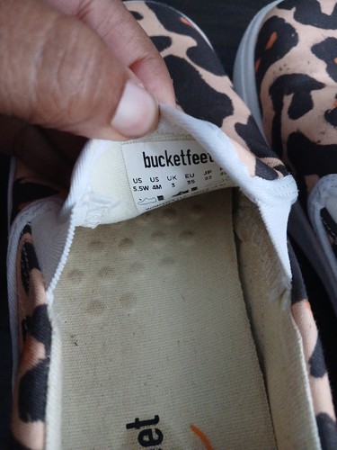 Bucketfeet Women Slip-On Shoes Brown Fabric Slip On Size 5.5 W - Picture 2 of 5