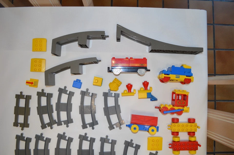 LEGO DUPLO  Vrac de pièces pour Trains Lego  2741 ...Rails , locomotives - Photo 2/4