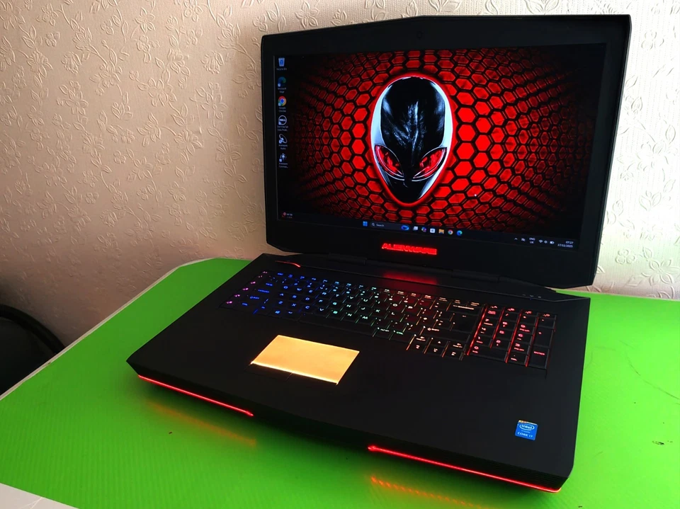 17 Inch Dell Alienware 17R3 Gaming Laptop Core i7 CPU 1TB Storage ( SSD And HDD) - Image 3 of 4