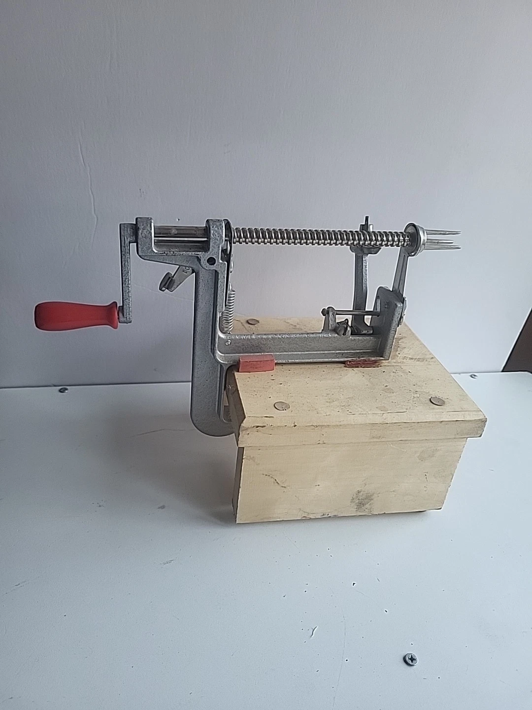The Pampered Chef Apple Peeler Corer Slicer With Wooden Stand Free Shipping