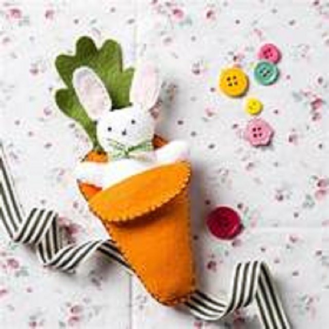 Corinne Lapierre 'Bunny in Carrot Bed' Wool Mix Felt Craft Kit