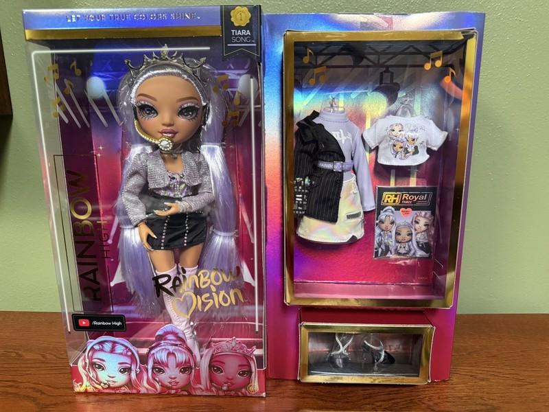 NRFB Rainbow High The Royal 3 Rainbow Vision Tiara Song doll