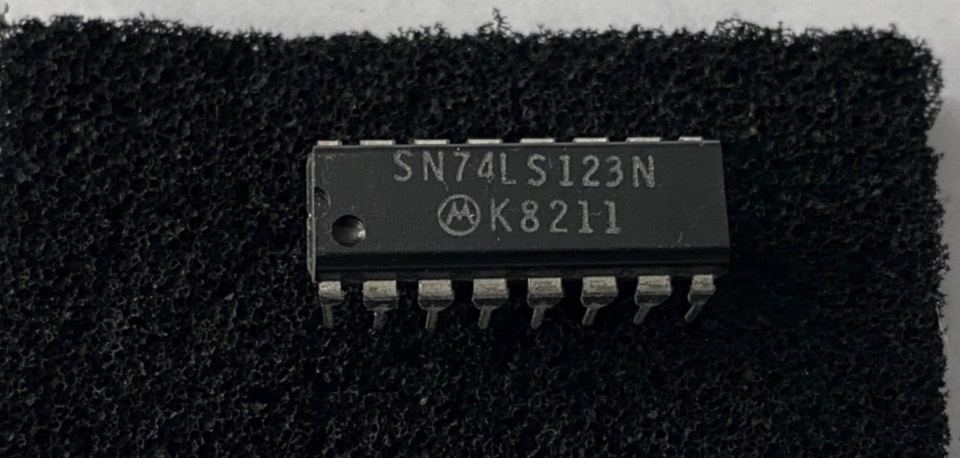 Motorola SN74LS123N dual retrig monostable multivibrator Integrated ...