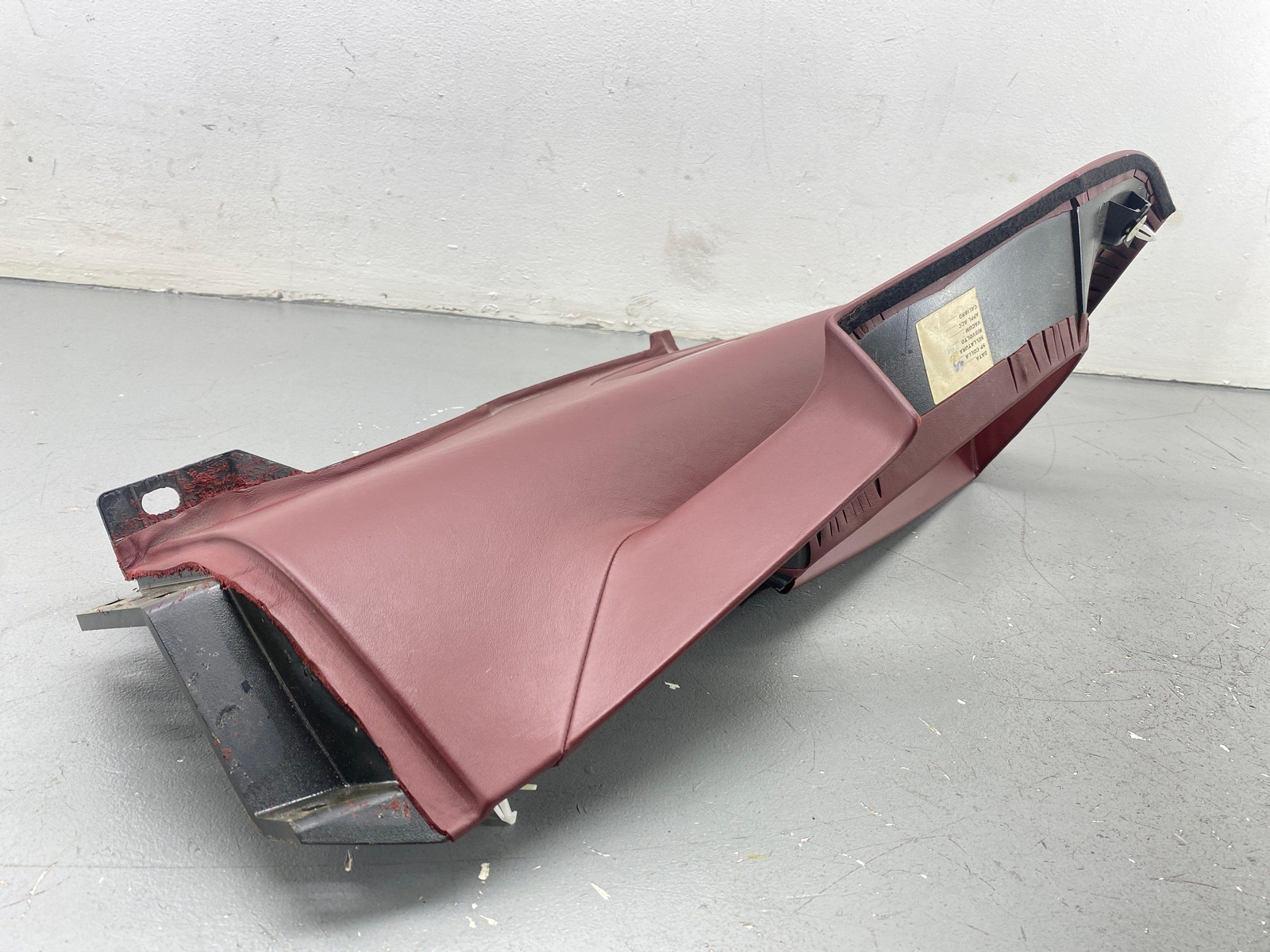 2020-2023 MCLAREN GT REAR RIGHT UPPER B PILLAR TRIM PANEL BAROLO RED 22NB318GP