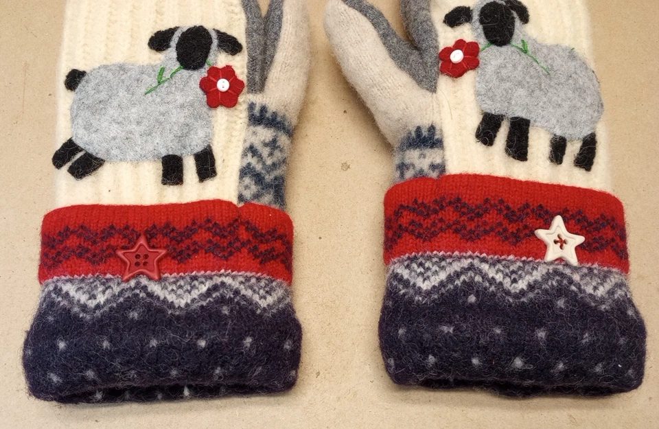 Sheep Pattern Handmade Wool Sweater Mittens Fleece Lined Cuff Mitts Thick & Warm - Image 4 of 4