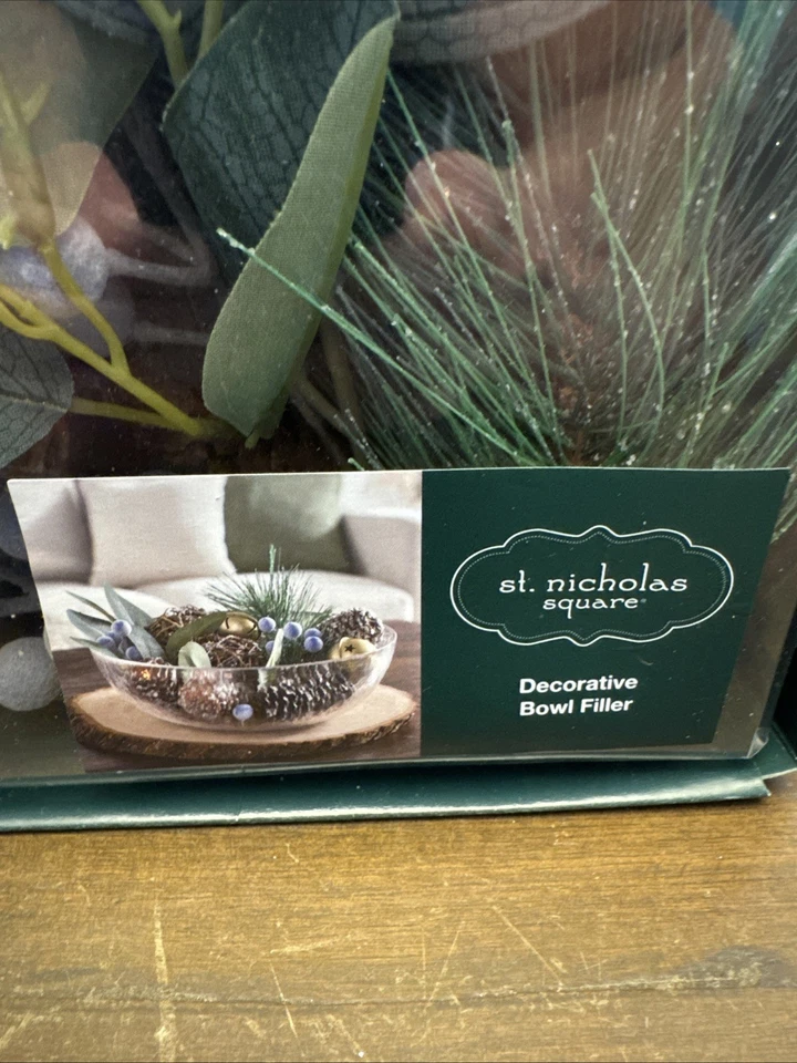 Christmas Decor - St Nicholas Square Decorative Bowl Filler - Image 2 of 3