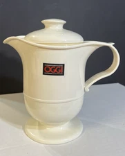 Oggi Plastic Carafe Coffee Pot Pitcher Insulated Beverage Server 7.5 in (2076)