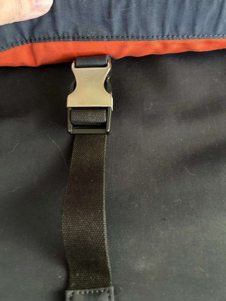 Bolso técnico plegable de nailon azul marino Jack Spade Foto 3 de 4