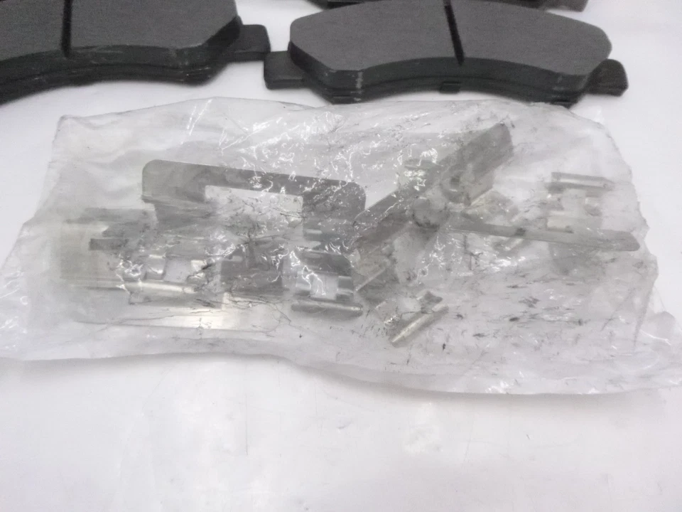 Pastillas de freno delanteras Goodyear GYD1092 de cerámica de carbono para GMC Sierra 1500 2007-2010 Foto 3 de 4