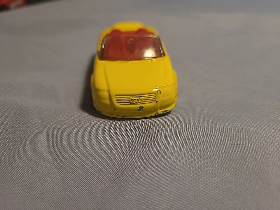 Vintage Matchbox Justice League Audi TT Roadster Yellow Die Cast Flash DC COMICS - Image 2 of 4